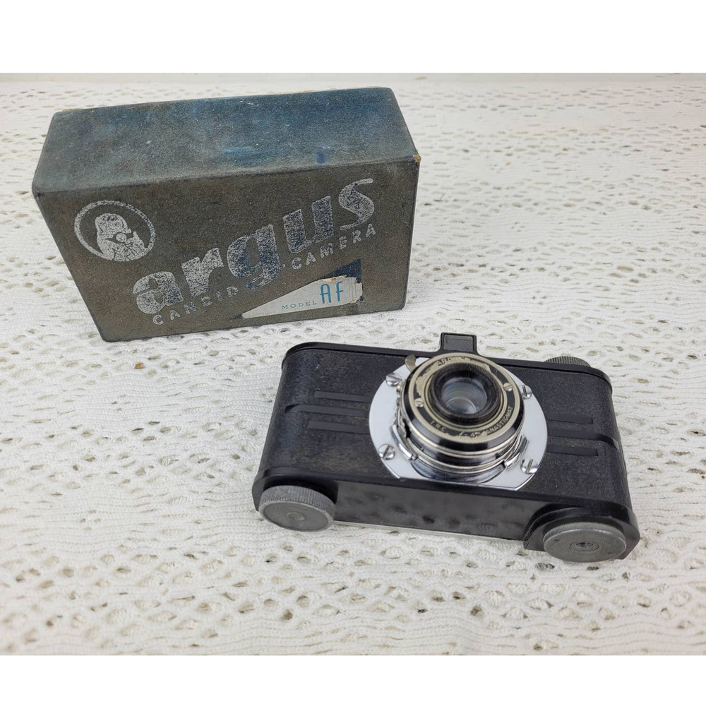Vintage 1939 Argus Candid Camera in Original Box F-4.5 Anastigmat 35mm Untested